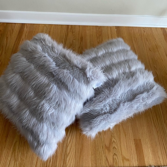 COPY - Lilac throw pillows - Picture 2 of 3